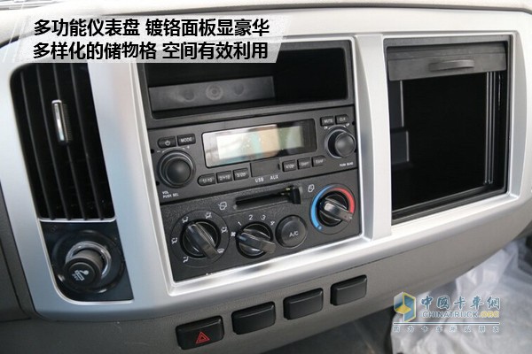 进入到驾驶室内部,相比同类产品粗糙的细节,解放j6f轻卡注重每一个