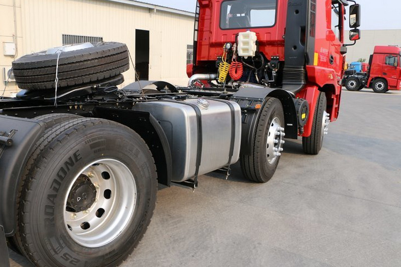 徐工 汉风g5重卡 350马力 8x4 国五 牵引车(中顶(nxg4250d5nb)