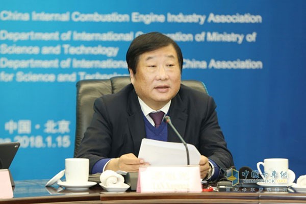 中国内燃机工业协会会长谭旭光主持会议