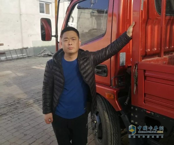 中国雷锋卡车司机张洪耀