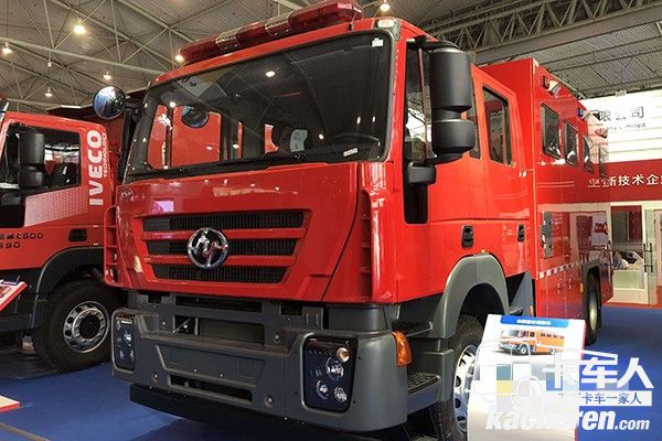 上汽红岩消防车亮相首届国际警用和消防装备博览会