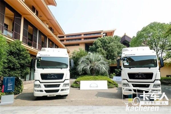 两台曼恩TGX28.480/6X2牵引车