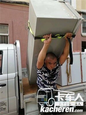 福田祥菱物流之星每天扛着沉重的家电爬楼,张喜乐早已习以为常