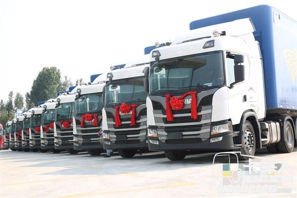 向济南永昌物流有限公司交付10台斯堪尼亚GN450 6×2卡车