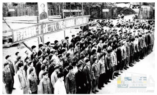 东风柳汽1969年3月14日柳农举行试制广西第一车誓师大会