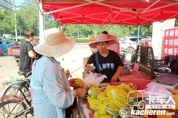 福田祥菱杨姐可是水果行当资深销售精英，这位买主选择以现金支付