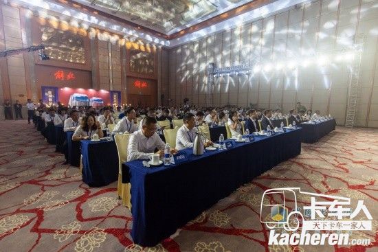 一汽解放新J6牵引车2.0全系投放仪式现场