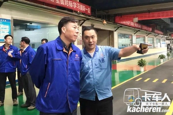 法士特集团党委书记、董事长严鉴铂带领班子成员深入高新厂区生产一线调研指导工作