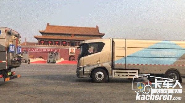新T8纯电动洗扫车服务国家方阵检阅盛典