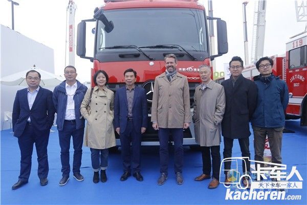 戴姆勒卡客车(中国)有限公司首席执行官科锐铭(Ralf Kraemer)与中集沈阳捷通领导交流