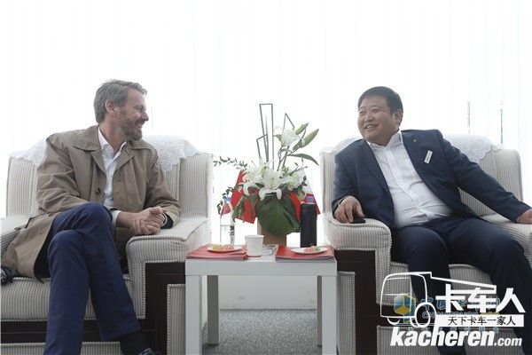 戴姆勒卡客车(中国)有限公司首席执行官科锐铭(Ralf Kraemer)与三一重工领导交流
