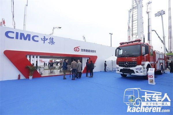 沈阳捷通采用奔驰Arocs底盘登高平台消防车全景