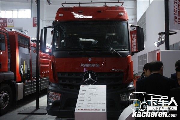 永强奥林宝采用奔驰Arocs底盘洗消消防车