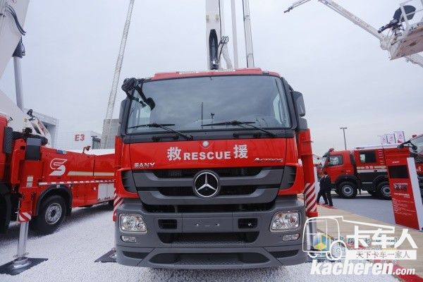 奔驰底盘41米重型粉剂高喷消防车