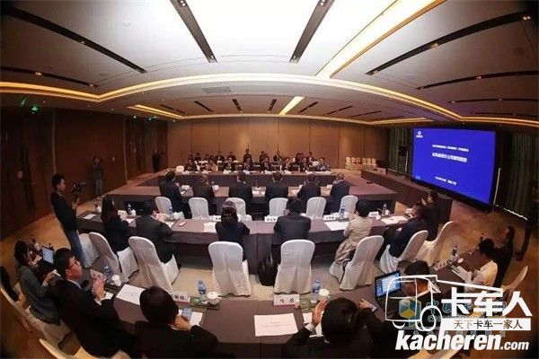 湖北省商务厅副厅长陈华荣、十堰市副市长王晓及东风商用车有限公司、中建三局、中国葛洲坝集团、中交二航局、中铁大桥局、中铁十一局、中国一冶集团六家在鄂央企领导出席了会议，并就湖北省对外经外贸融合发展、海外市场开拓等相关业务进行了深入的交流