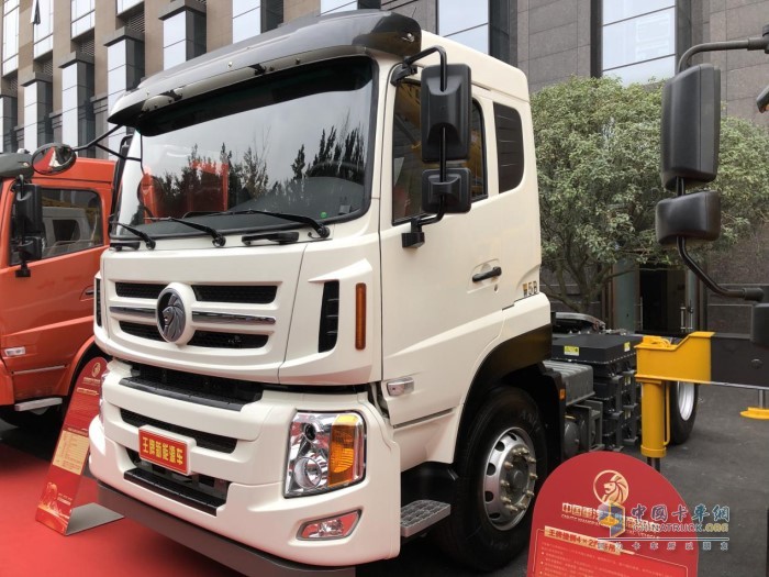 王牌翼狮 4×2新能源牵引车