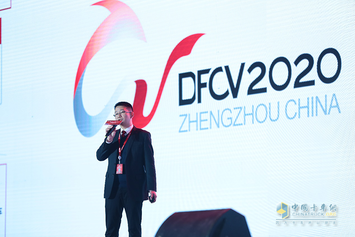 东风商用车有限公司营销战略规划部部长 谢志鹏发布《2020年年型车商品》