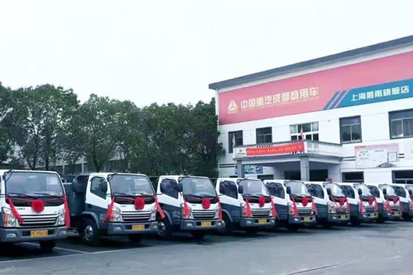 中国重汽成都商用车 地库小自卸车 客户交车仪式