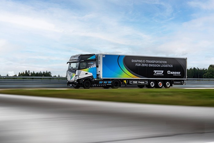 量产版eActros-LongHaul单次充电后,其续航里程有望超过800公里