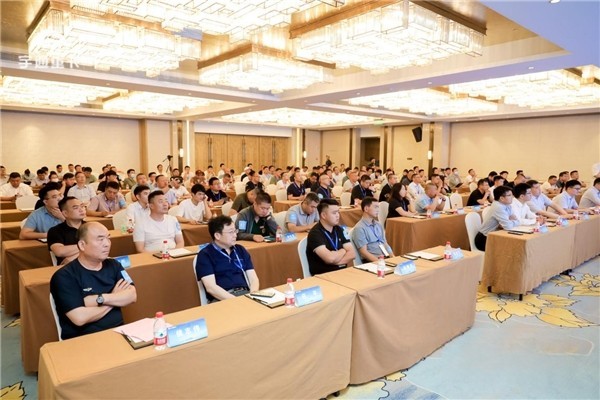 践行“用户共创” 宇通重卡全系新品共创大会在郑举行