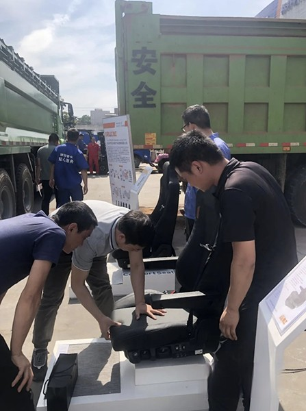 伊思灵华泰客户关爱活动陕汽西安服务站正式启动