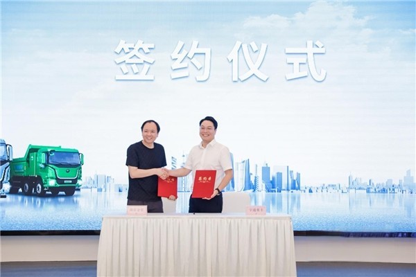 现场签约超百台!宇通重卡全系新品亮相南京