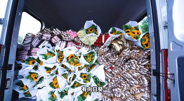 东风御风V9+ & 四叶咖咖啡,送出秋天的第一份浪漫