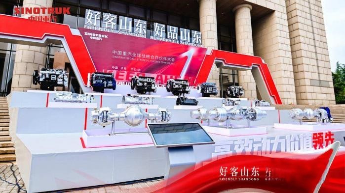 中国重汽8月重卡销量超2万辆 行业霸主开启百年新征程
