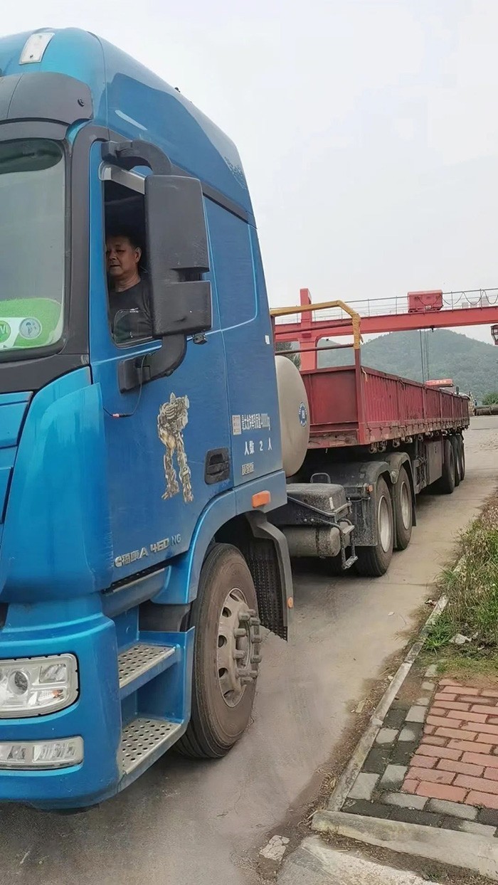 无论是整车全生命周期的经济性,还是服务的专业性,欧曼GTL460燃气重卡都表现得非常好,可谓省钱、省心、省力,这是田国良的直观感受。